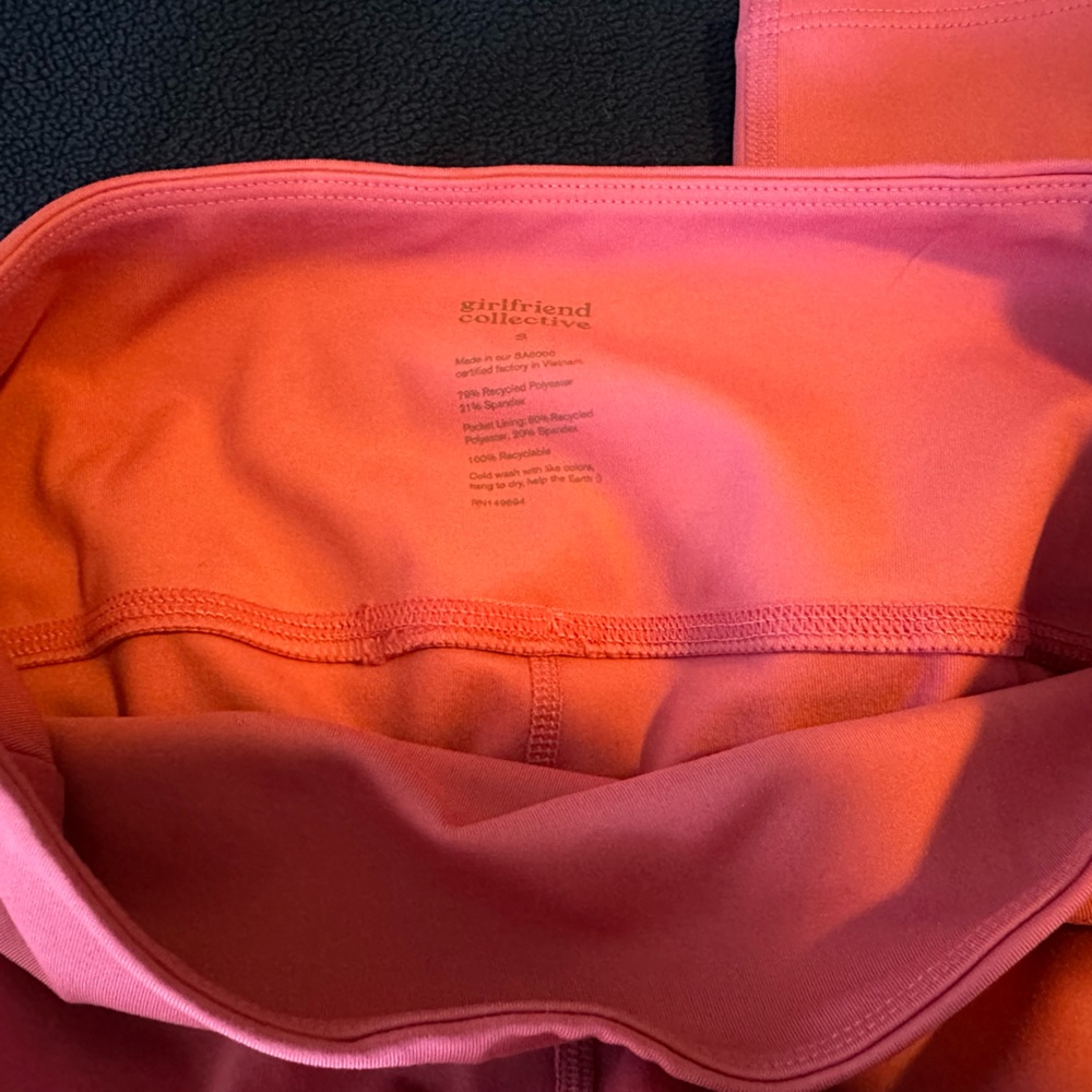 Girlfriend Collective Pocket Leggings in Chateau - Picture 3 of 3